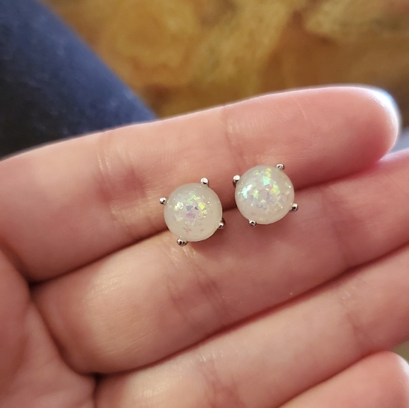 NWOT 8mm White Triplet Opal Stud Earrings - Picture 13 of 16